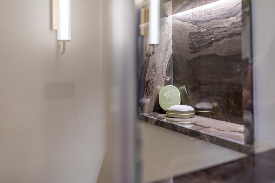 Ático de Lujo en Madrid | Mármol natural, griferías de diseño | Reforma Barrio Salamanca | Drékaro